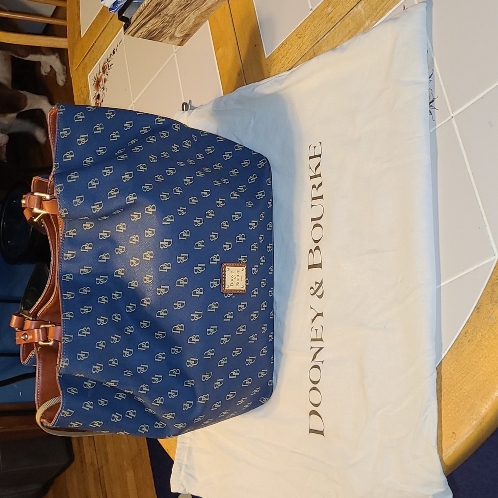 Dooney & Bourke Navy & Gold Bag.  Pre-loved - Picture 3 of 16